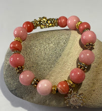 Load image into Gallery viewer, Exotic Pink Quartz &amp; Agate with Daisy Charm Gemstone Stretch Bracelet
