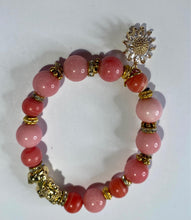 Load image into Gallery viewer, Exotic Pink Quartz &amp; Agate with Daisy Charm Gemstone Stretch Bracelet
